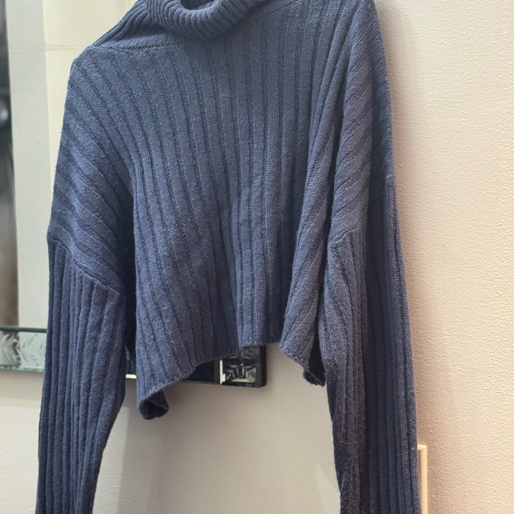 Forever 21 wmns crop ribbed sweater
Size L